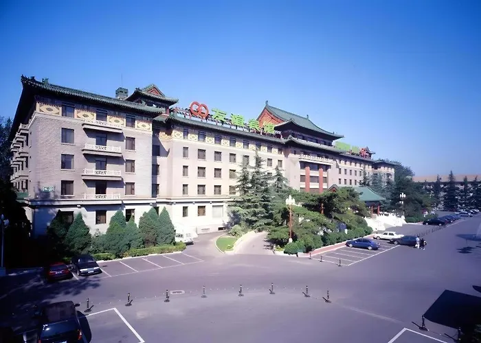 Hotel with Tennis: Beijing Friendship Hotel Jing Bin Building